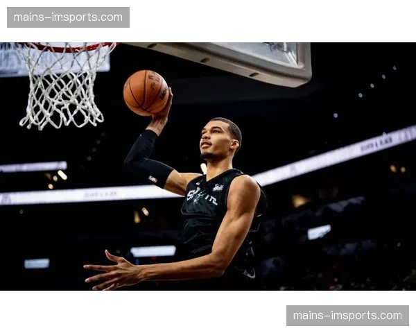 文班亚马场均24分11.2篮板，盖帽王撑起马刺防守体系